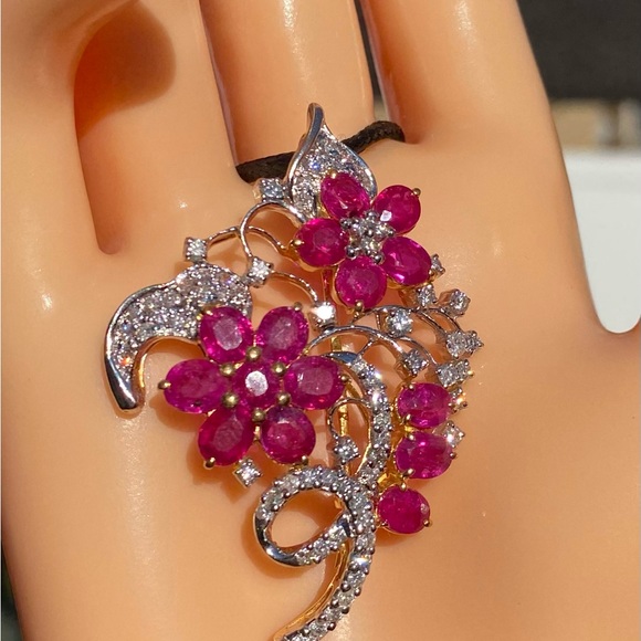 Natural Burmese Ruby and Diamond Broach /Pendent in 18K solid gold - Picture 4 of 11